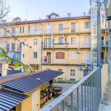 Guesthost - Romantic Getaway In Cozy With Terrace Turin