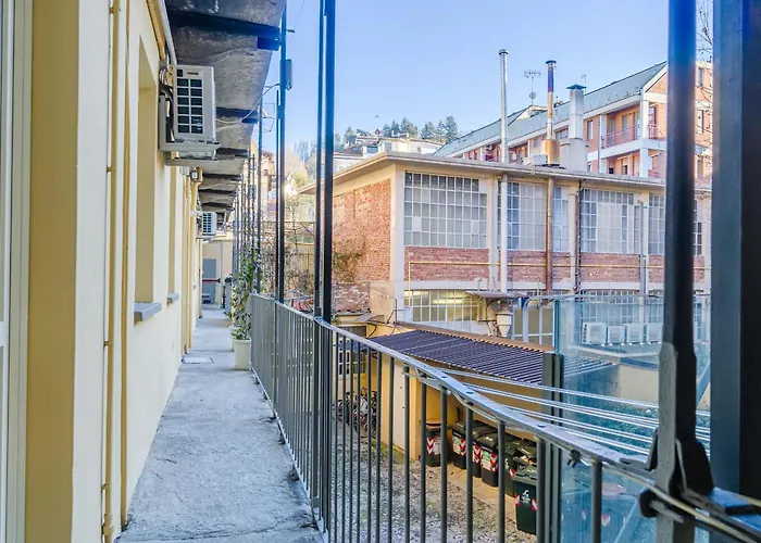 Guesthost - Romantic Getaway In Cozy With Terrace Turin