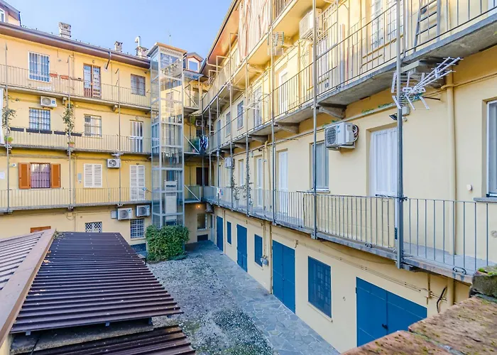 Guesthost - Romantic Getaway In Cozy With Terrace Apartment Turin
