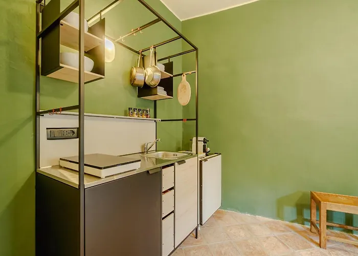 Guesthost - Romantic Getaway In Cozy With Terrace